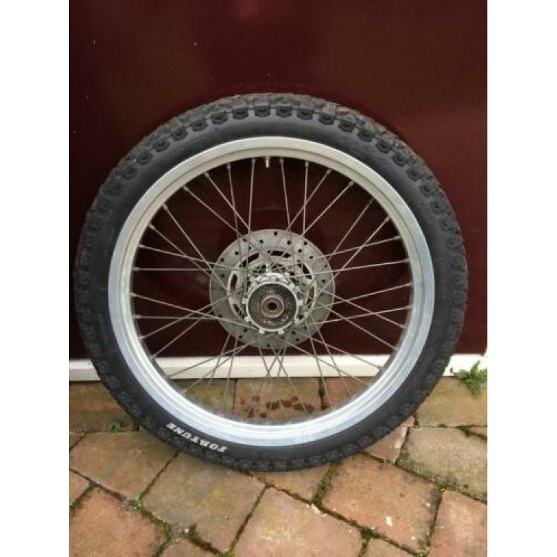 Derbi Senda velg 21 inch met banden