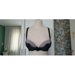Stoere grijze Hunkemöller push up BH 70B zgan