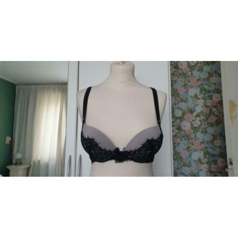 Stoere grijze Hunkemöller push up BH 70B zgan
