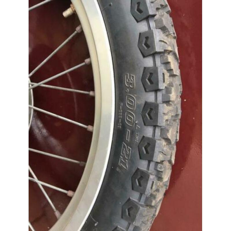 Derbi Senda velg 21 inch met banden