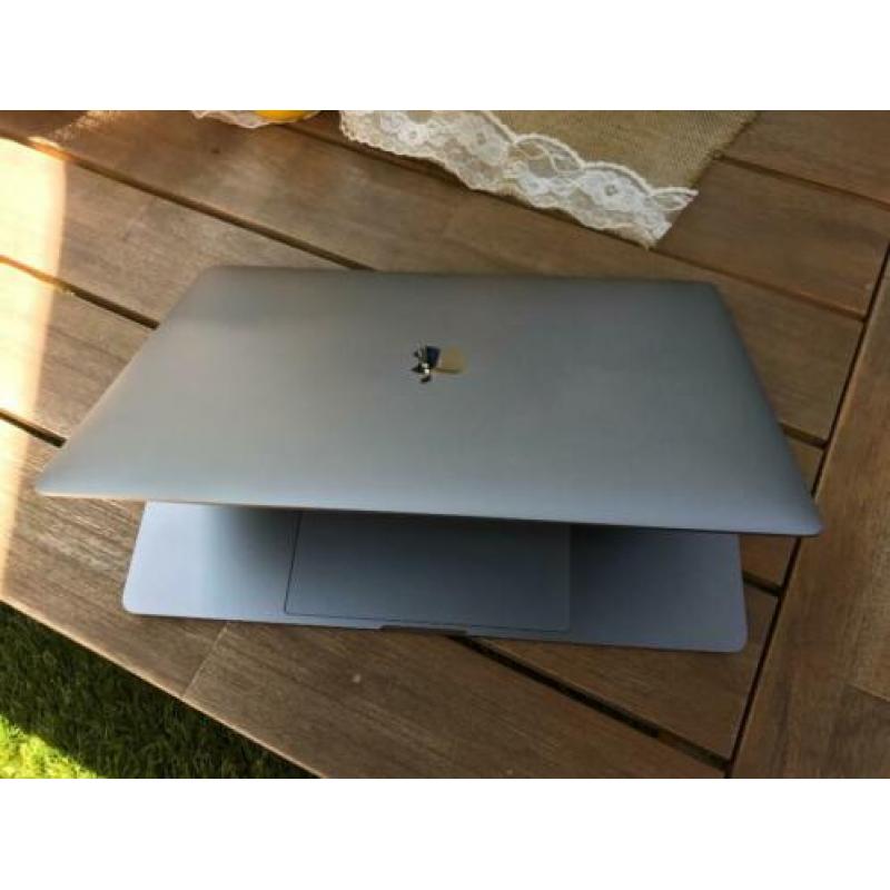 Macbook pro 15inch 500GB 4GB Videokaart