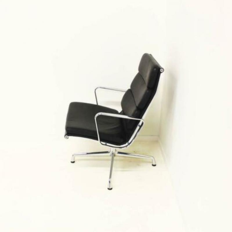 Vitra EA 216 Design Fauteuils, Leren Fauteuils, Nieuwstaat