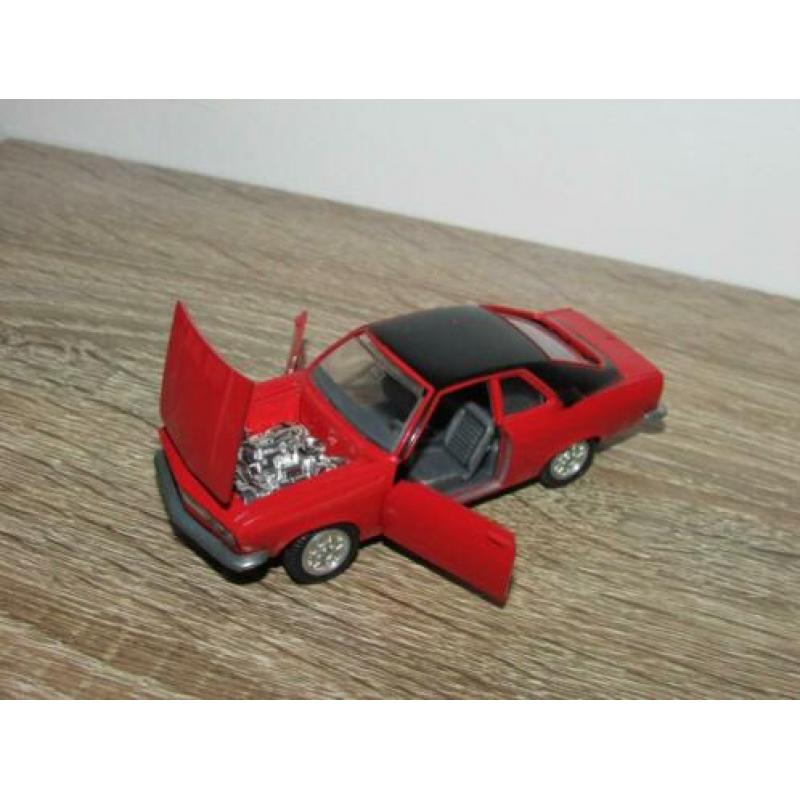 Gama 1:43, Opel Manta A (rood)