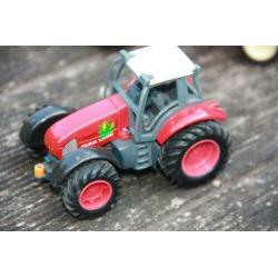 Grote Mercedes Bus met motor, VW Kever 1:24 en Tractor 1:36