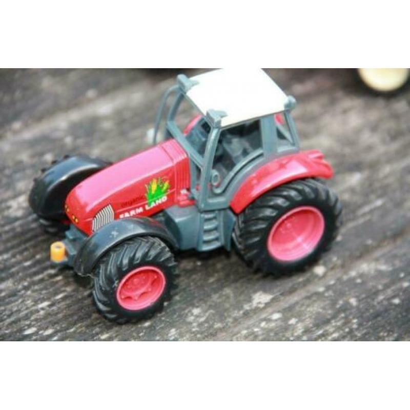 Grote Mercedes Bus met motor, VW Kever 1:24 en Tractor 1:36