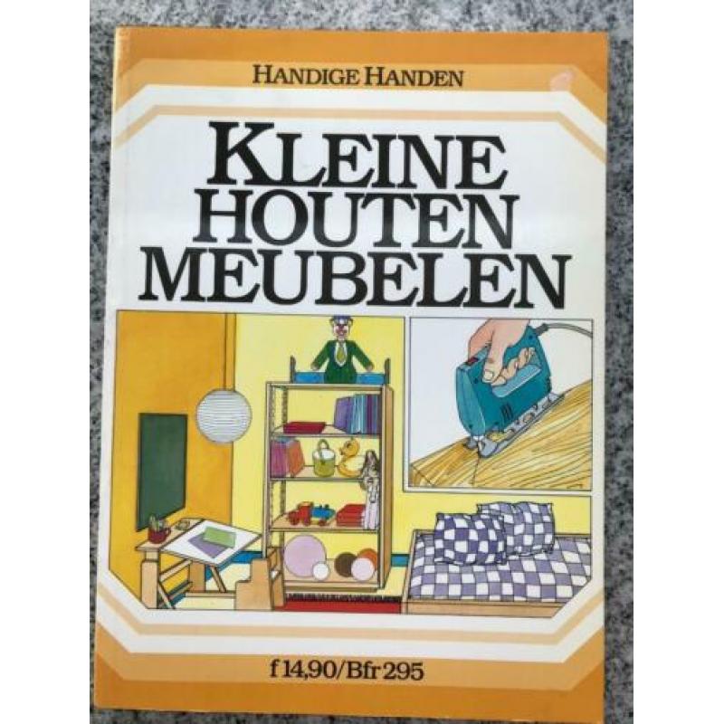 Kleine houten meubelen