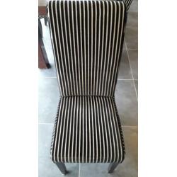 Eetkamertafel bruin met 6 stoelen (zwart/crème) Eethoek