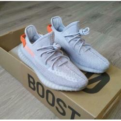 Yeezy boost 350 Tail Light maat 44 2/3