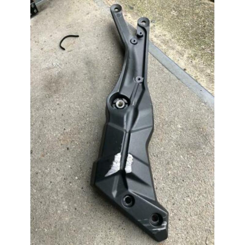 Kawasaki z800 engine bracket / engine mount / subframe