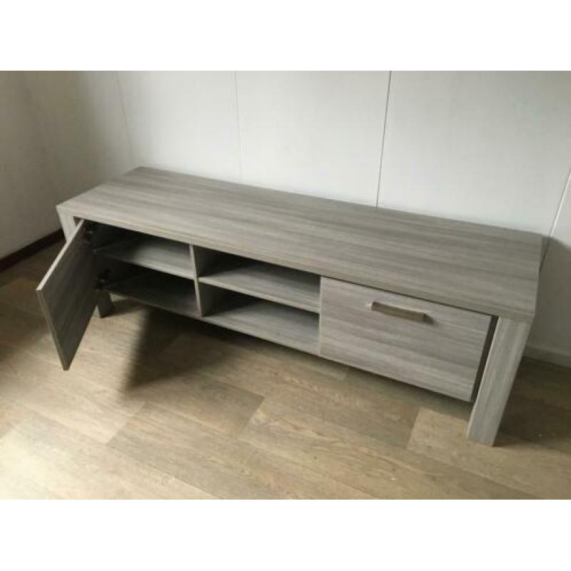 Meubelset; eettafel, salontafel, dressoir, tv-meubel