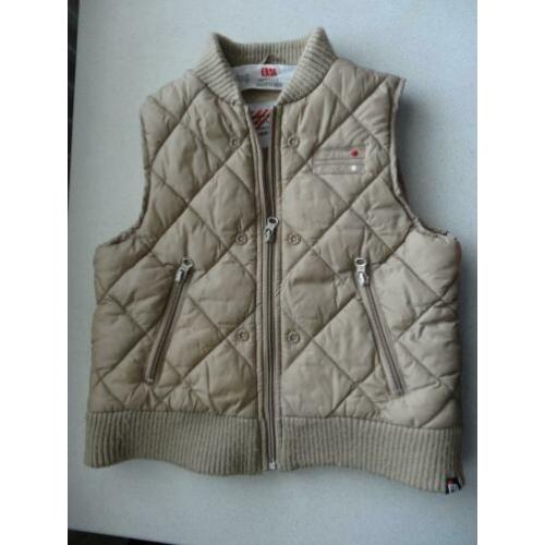 Beige bodywarmer en ivoorwitte kabeltrui mt 116