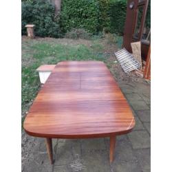 Vintage uitschuiftafel + 2 stoelen