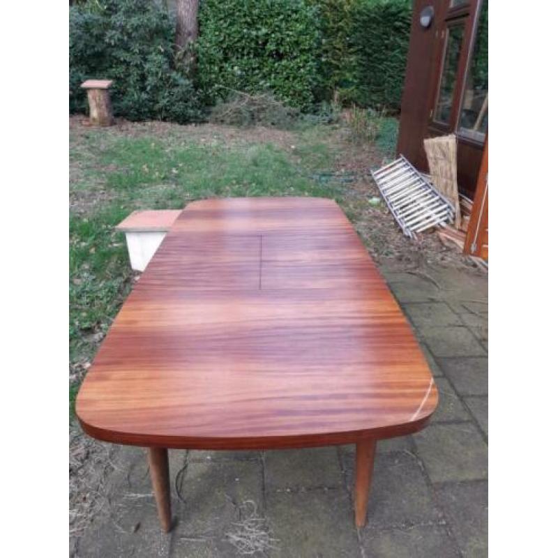 Vintage uitschuiftafel + 2 stoelen