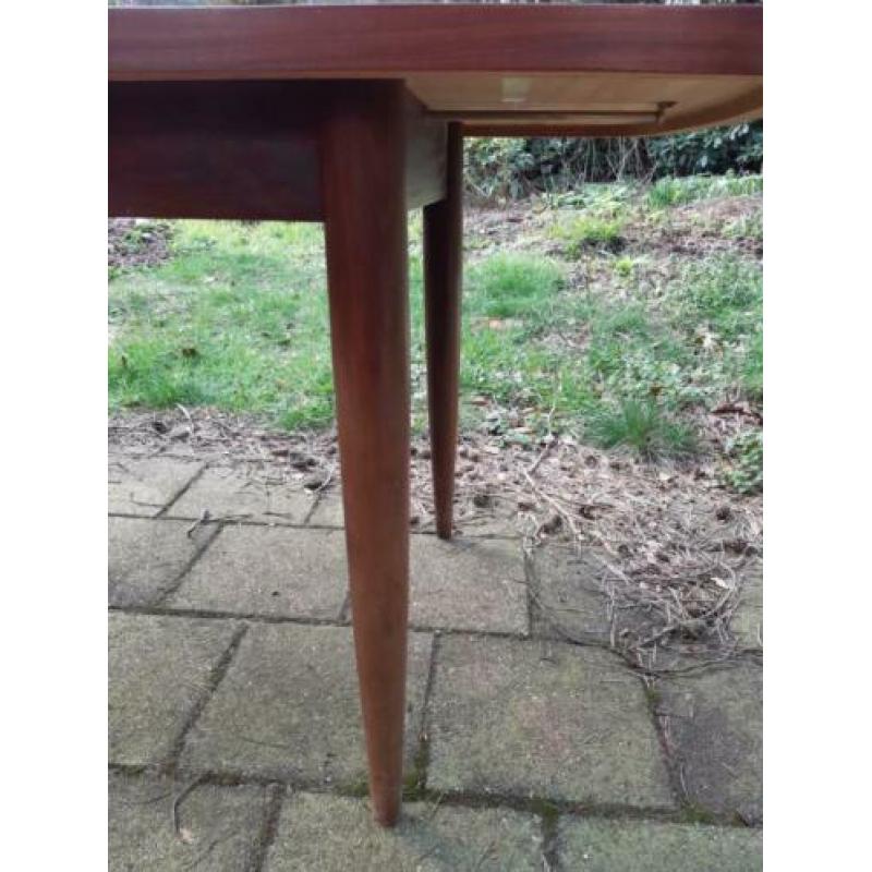 Vintage uitschuiftafel + 2 stoelen
