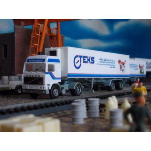 Volvo F12 Globetrotter trekker/oplegger Teks- Albedo