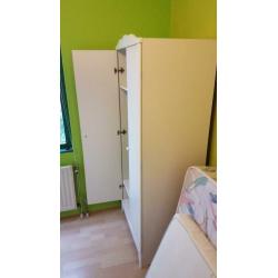 Kinder kamer hoge kast