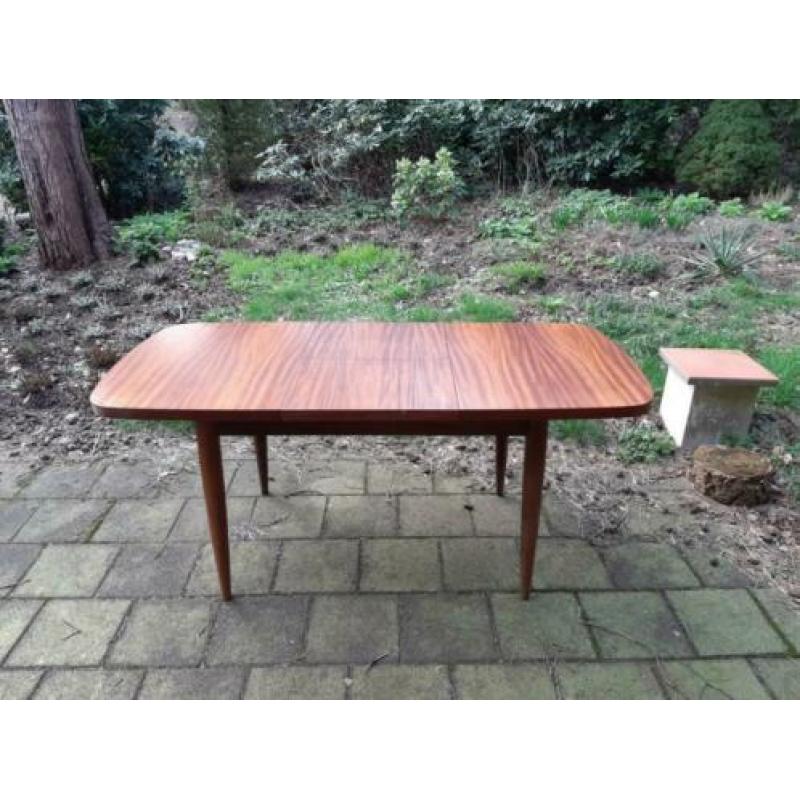 Vintage uitschuiftafel + 2 stoelen