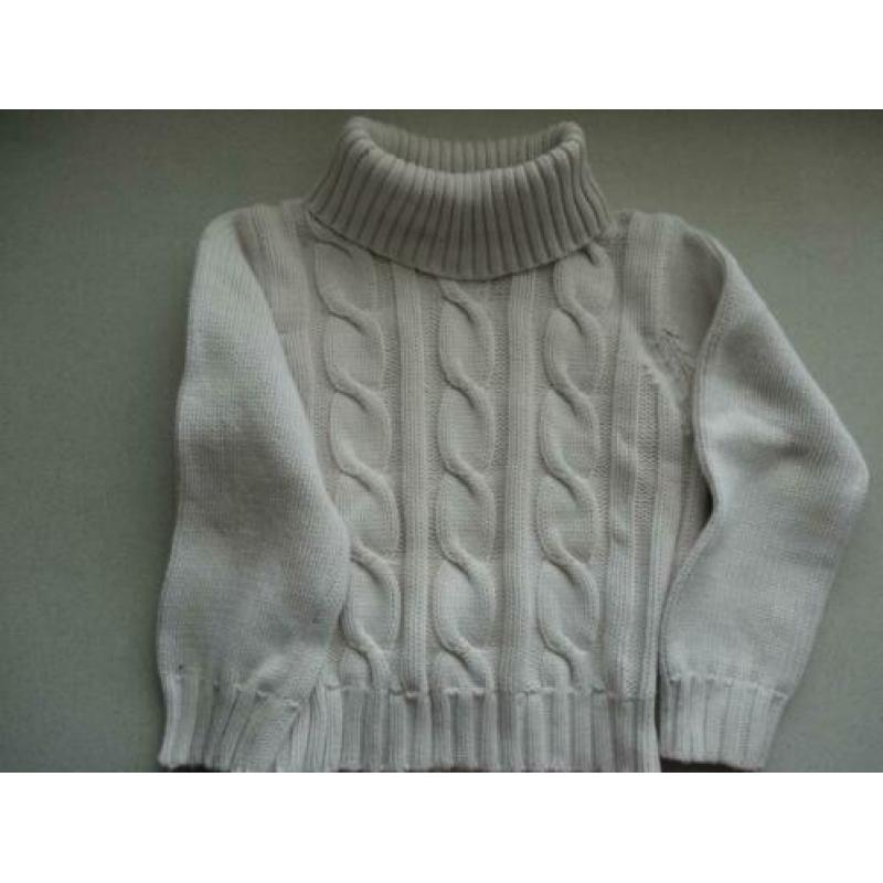 Beige bodywarmer en ivoorwitte kabeltrui mt 116
