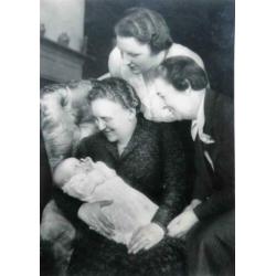 Kaart ansichtkaart foto Wilhelmina Juliana en Beatrix (711)
