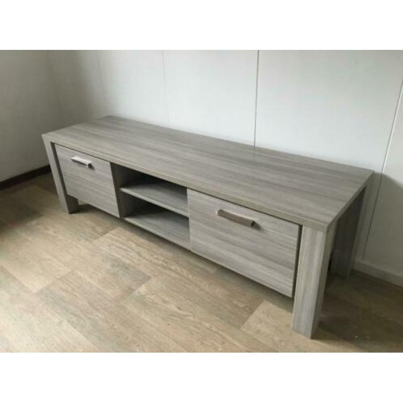 Meubelset; eettafel, salontafel, dressoir, tv-meubel