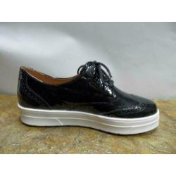 Zwarte lakschoenen Caprice 42