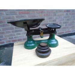 Brocante oud / antieke engelse weegschaal + gewichten.