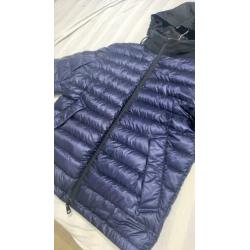 originele moncler jas in top staat nieuwprijs €580,- maat 0