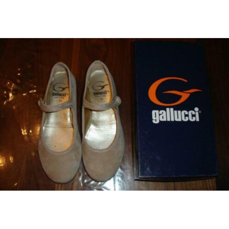 Gallucci schoen beige suede in maat 35 als nieuw!