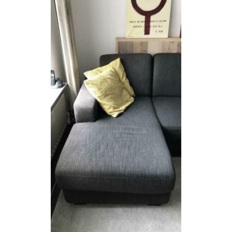 Nette antraciet grijze 3-zits bank met loungestuk