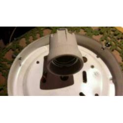 2 dezelfde oude plafondlampen