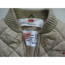 Beige bodywarmer en ivoorwitte kabeltrui mt 116