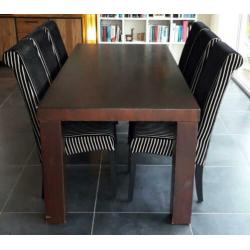 Eetkamertafel bruin met 6 stoelen (zwart/crème) Eethoek
