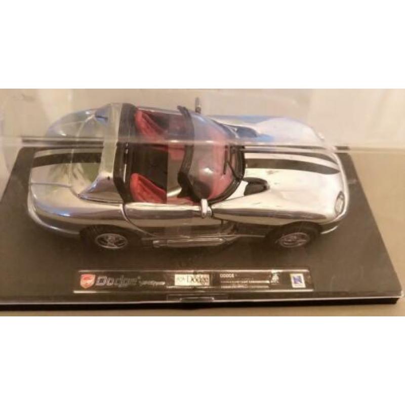 New Ray Dodge Viper en Renault Sport Spider
