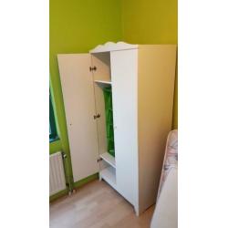 Kinder kamer hoge kast