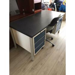 stalen bureau met stoel 160 x 75