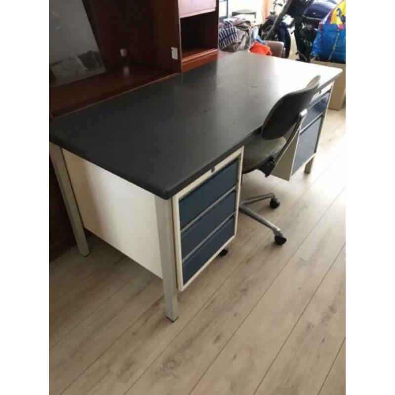 stalen bureau met stoel 160 x 75