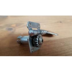 Reliced Fender/Squier VM Jazz Bass tuners, stem mechanieken