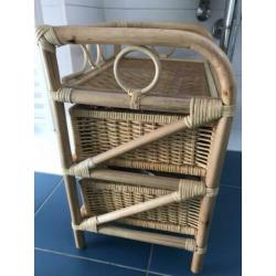 Rotan ladekastje met twee lades, badkamerkastje