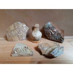 Lot steengoed bodemvondsten o.a. Baardmankruik miniatuur