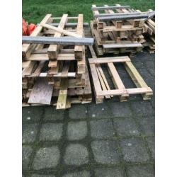 *gratis ; pallet hout!*