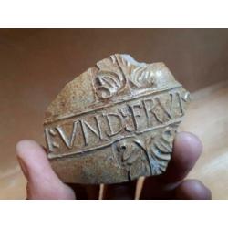 Lot steengoed bodemvondsten o.a. Baardmankruik miniatuur