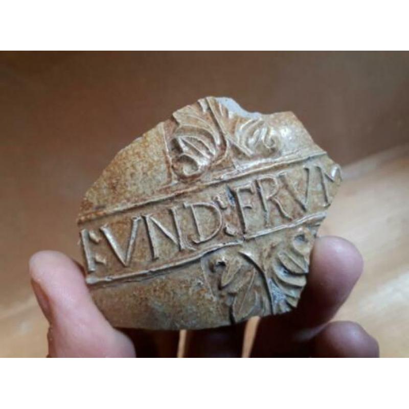 Lot steengoed bodemvondsten o.a. Baardmankruik miniatuur