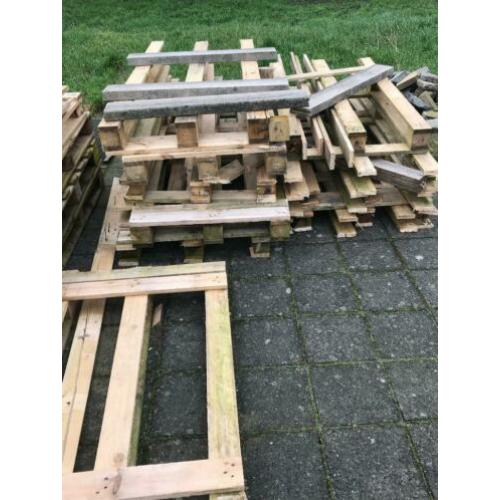 *gratis ; pallet hout!*