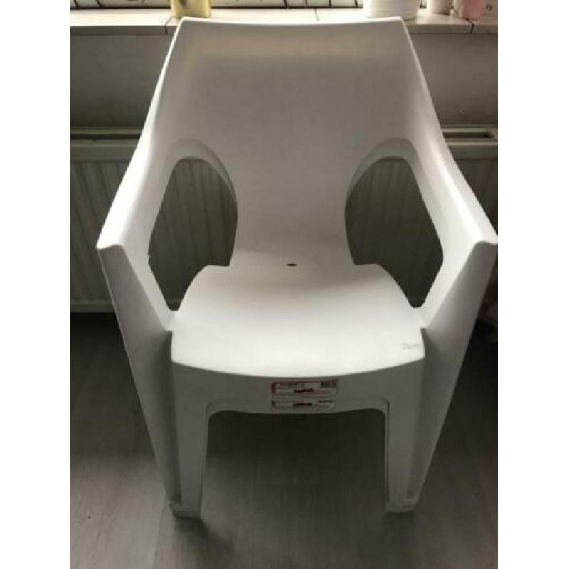 Allibert 2 nieuwe witte tuinstoelen
