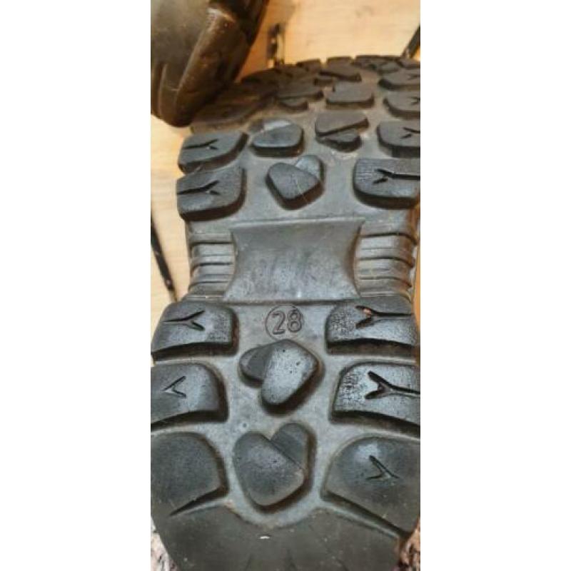 bergschoenen maat 28
