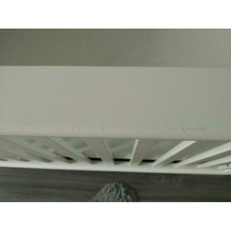 Complete babykamer (commode, kledingkast, ledikant, wandrek)