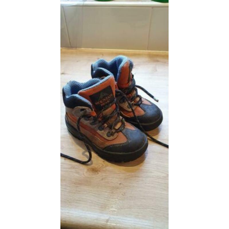 bergschoenen maat 28
