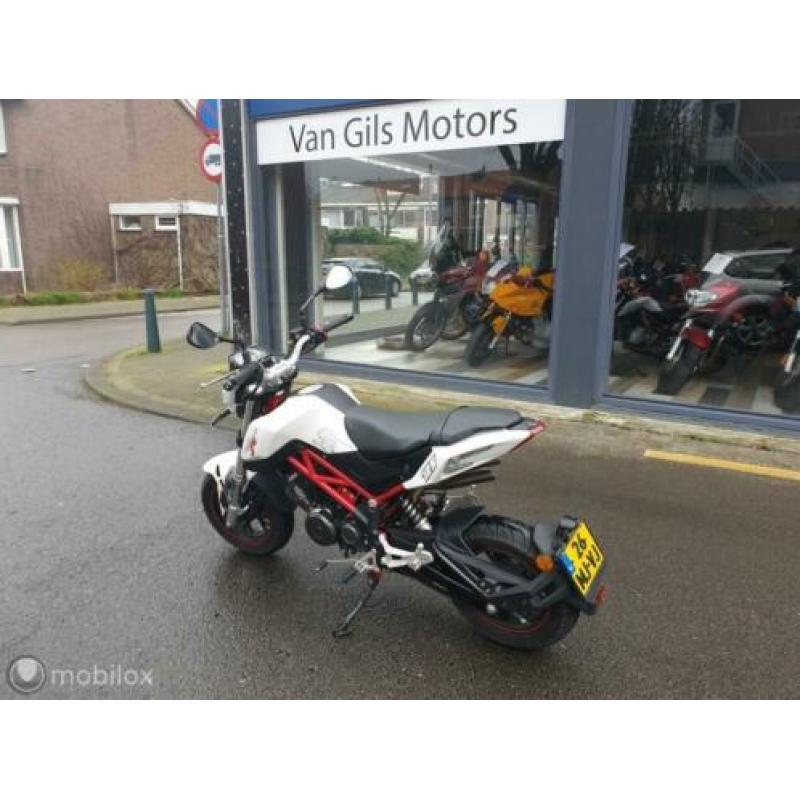 Benelli Tornado Naked T 125,2018 2400km als nieuw
