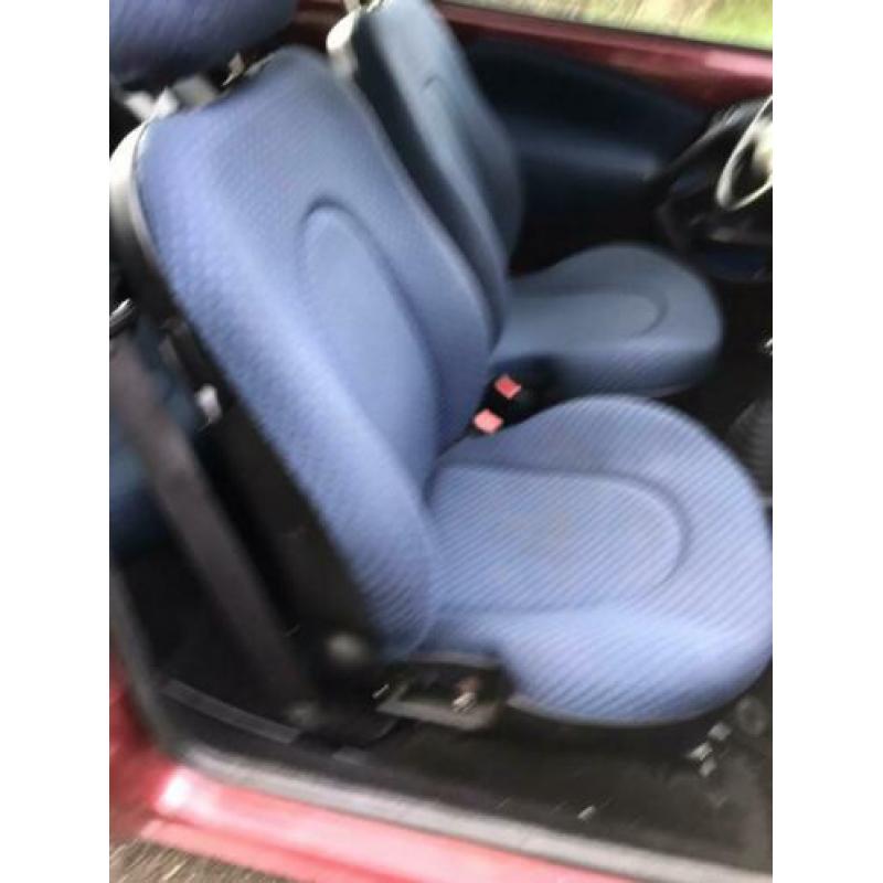 Ford KA 1.3 I 51KW 2005 Rood