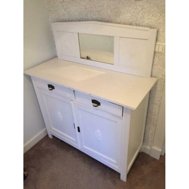Prachtige robuuste ouderwetse Commode